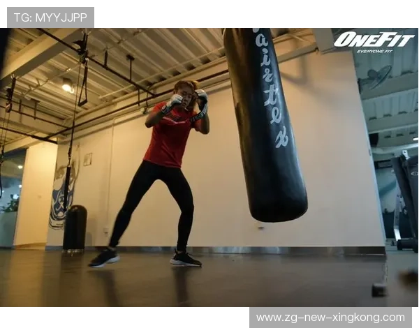 MMA女子冠军强势地面锤击